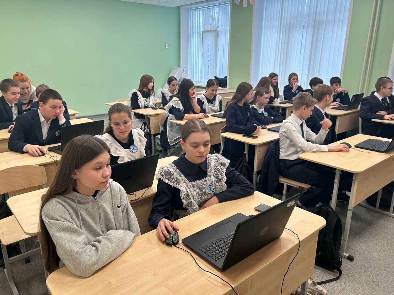 Сегодня учащиеся 7А, 9А и 9В классов приняли активное участие в увлекательном мастер-классе по компьютерной графике «ДизайнЭкш» от школы компьютерной графики «Софтиум» Сегодня учащиеся 7А, 9А и 9В классов приняли активное участие в увлекательном мастер-классе по компьютерной графике «ДизайнЭкш» от школы компьютерной графики «Софтиум».
