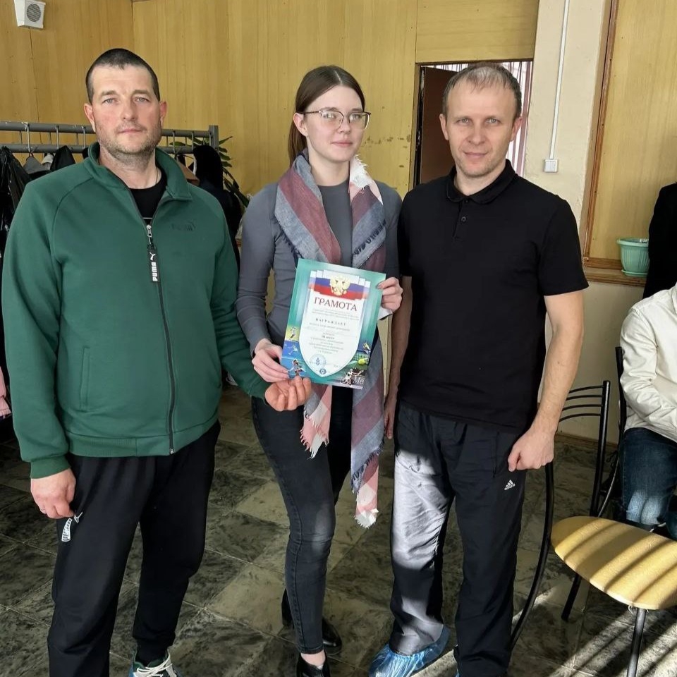 В эти выходные прошли соревнования по шашкам среди педагогов!  Мы гордимся тем, что команда Средней школы 1 заняла 3 место в Пролетарском районе и 4 место по городу!.