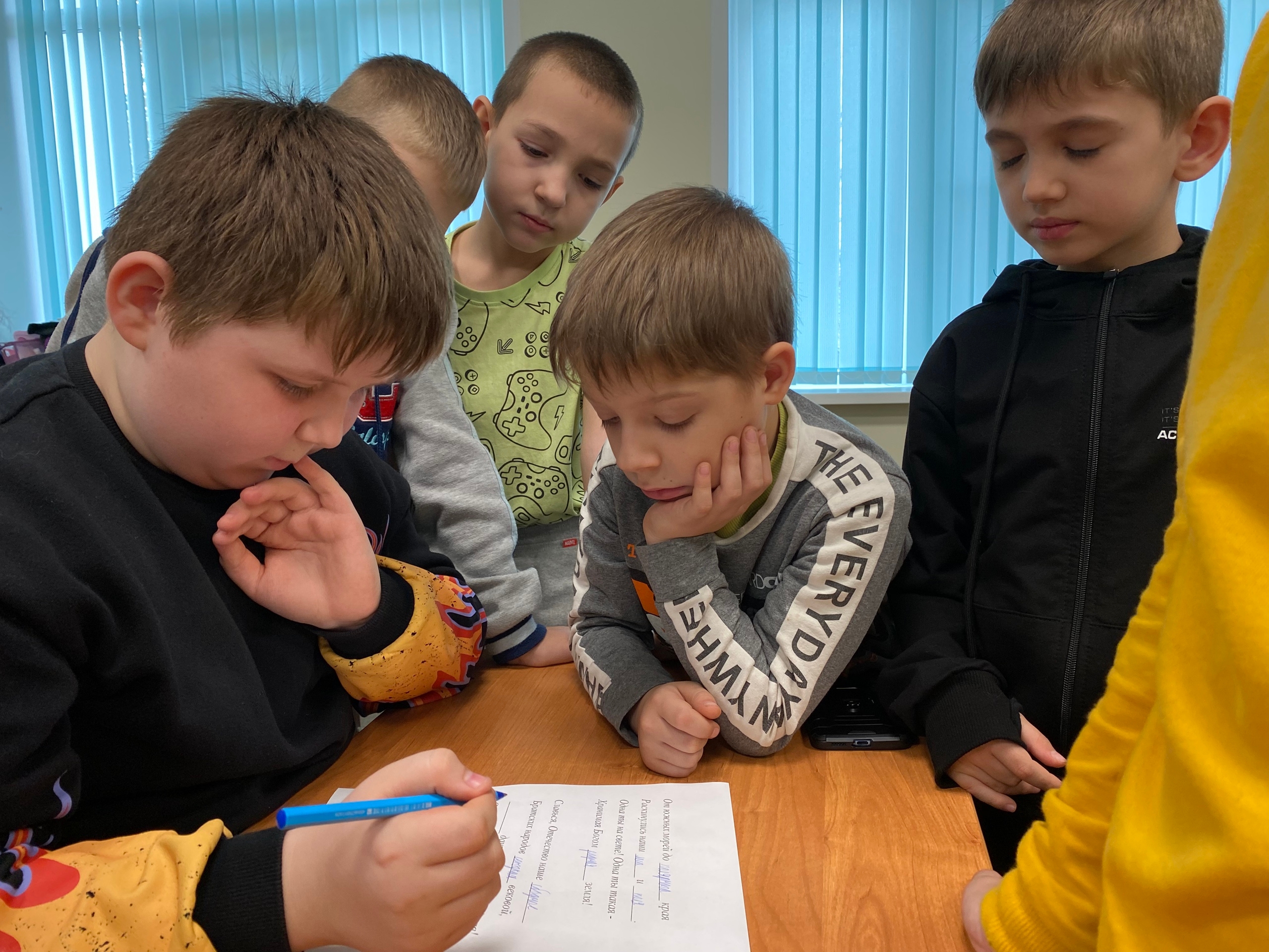 Третий день в нашем лагере &amp;quot;Осенний калейдоскоп&amp;quot; прошёл на ура! Мы начали утро с зарядки, чтобы зарядиться энергией для активного дня.