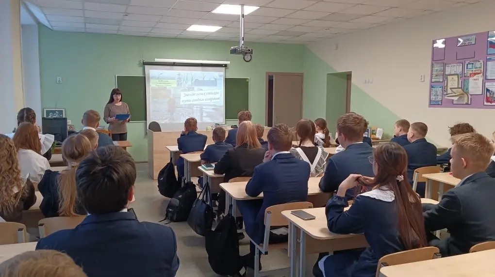 В нашей школе прошло литературно-музыкальное путешествие «Звезда моих стихов путь людям озаряет»,посвященное 90-летию со дня рождения одного из самых проникновенных лириков XX века — Николая Михайловича Рубцова.