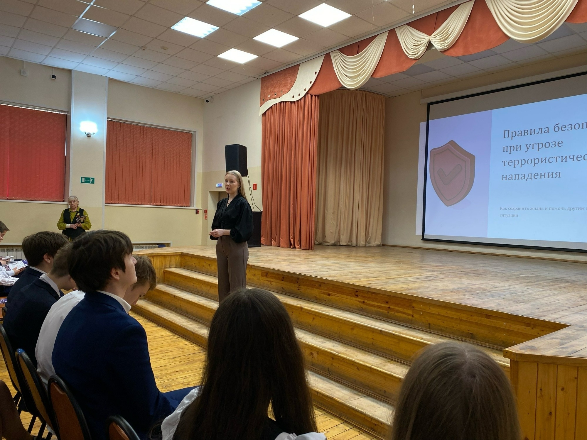 В нашей школе прошло важное событие для обучающихся старших классов — мероприятие антитеррористической направленности «Терроризм: как распознать угрозу и защитить себя».