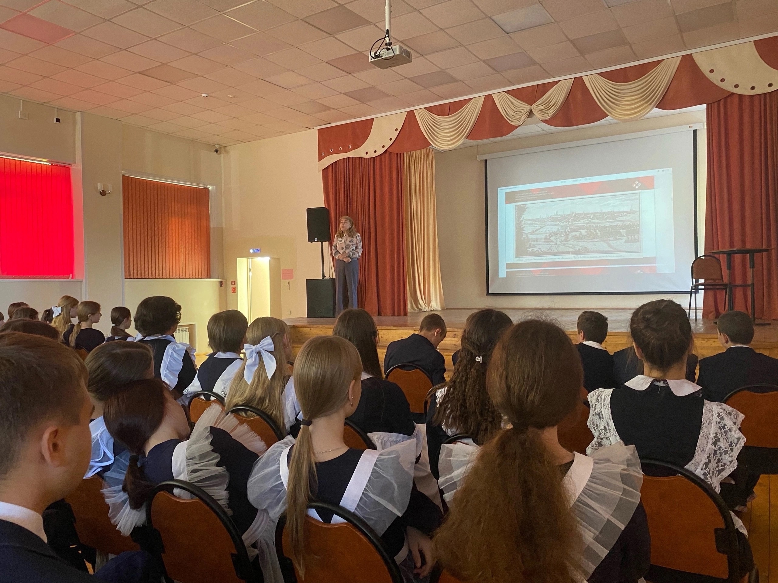 История родного города — это важная часть образовательного процесса, которая помогает школьникам осознать свою идентичность и связь с местом, где они живут История родного города — это важная часть образовательного процесса, которая помогает школьникам осознать свою идентичность и связь с местом, где они живут.