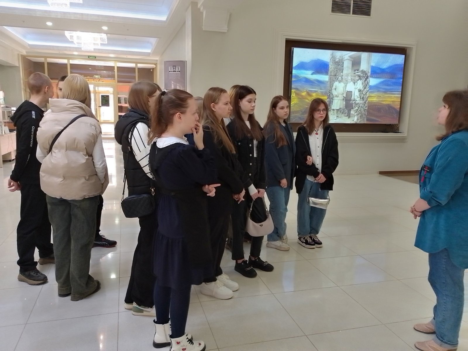 17 апреля учащиеся 9Б класса посетили выставку "Степан Эрьзя - скульптор мира" в музее им. С.Д. Эрьзи 17 апреля учащиеся 9Б класса посетили выставку "Степан Эрьзя - скульптор мира" в музее им. С.Д. Эрьзи.