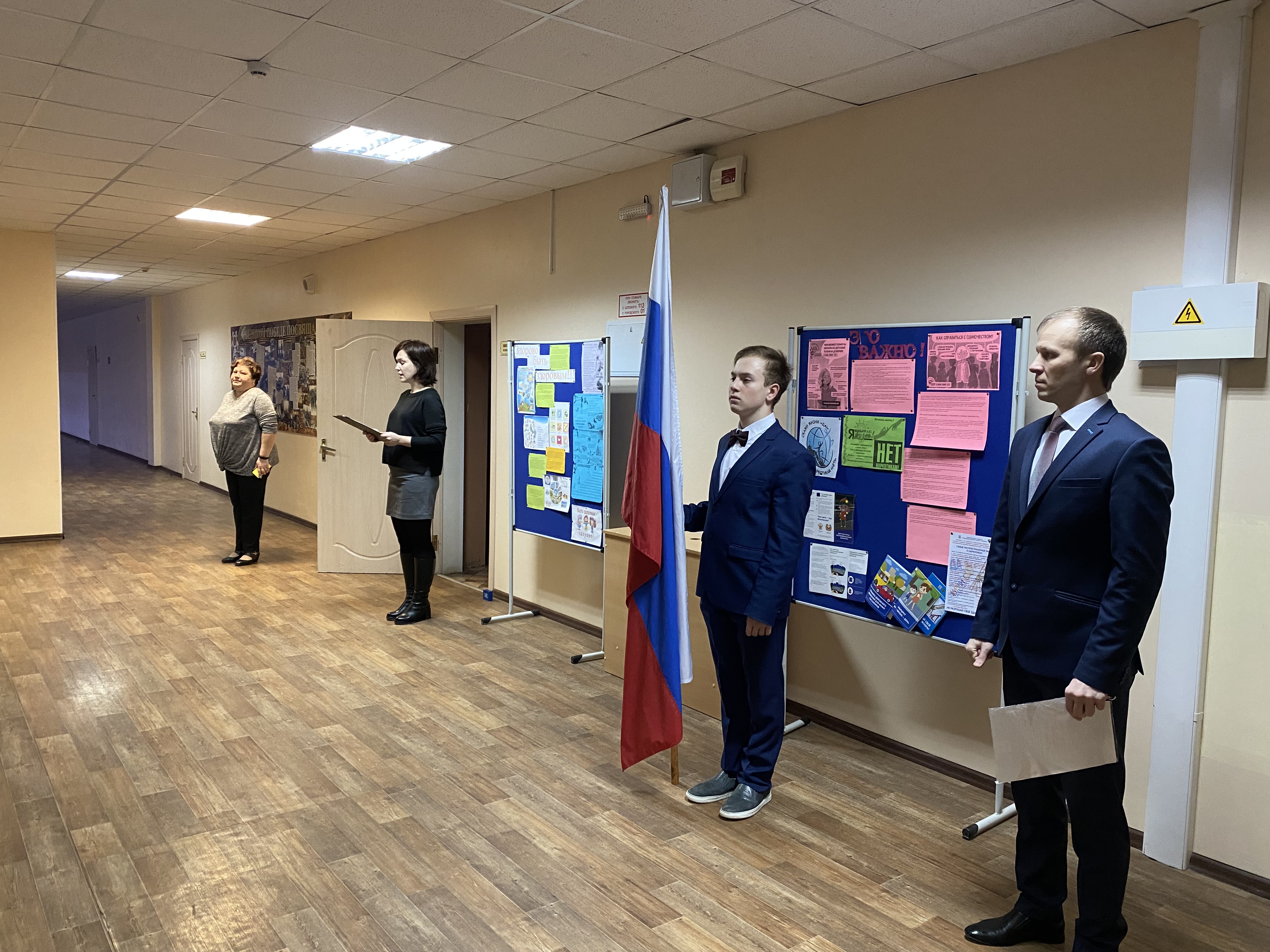 Новая учебная неделя началась с торжественной линейки и классного часа "Разговоры о важном", тема которого "Прорыв блокады Ленинграда" Новая учебная неделя началась с торжественной линейки и классного часа "Разговоры о важном", тема которого "Прорыв блокады Ленинграда".